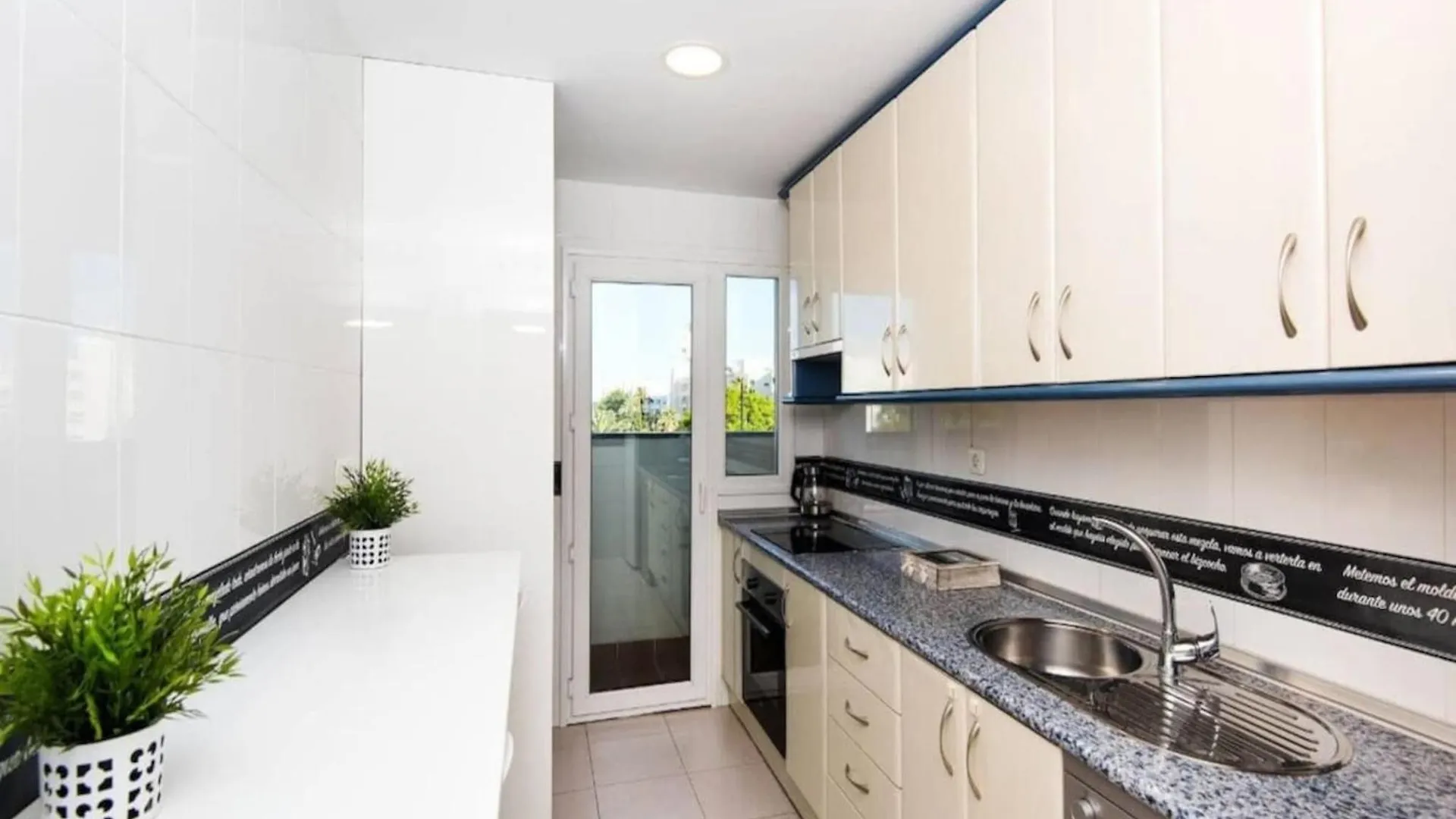 Nice Apartment With Park, Sea-Views Торремолинос